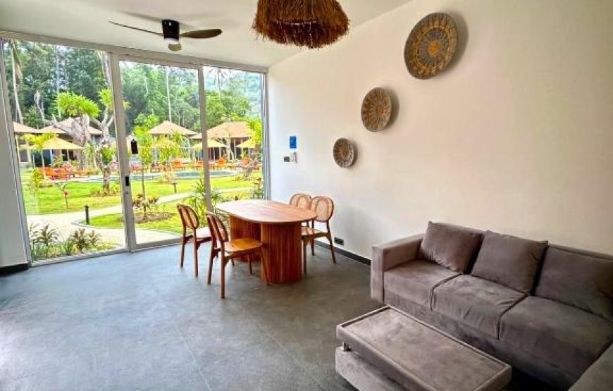 Villa with Garden View