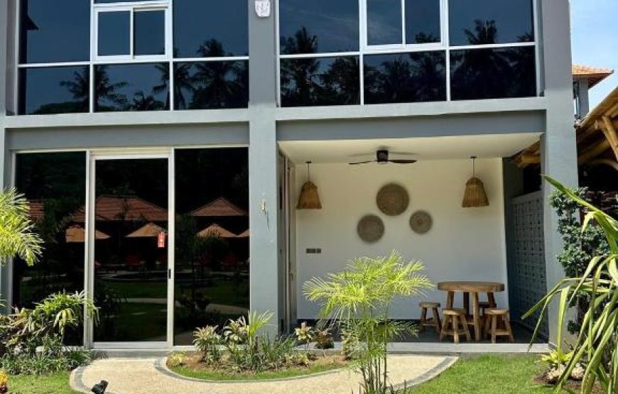 Villa with Garden View
