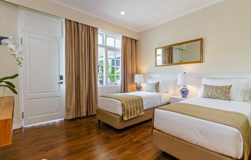 Deluxe Room with Pool View